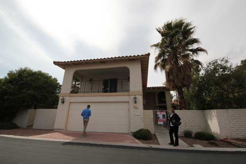 Hus ingang och garage i Las Vegas Hus på Spanish Oaks i Las Vegas